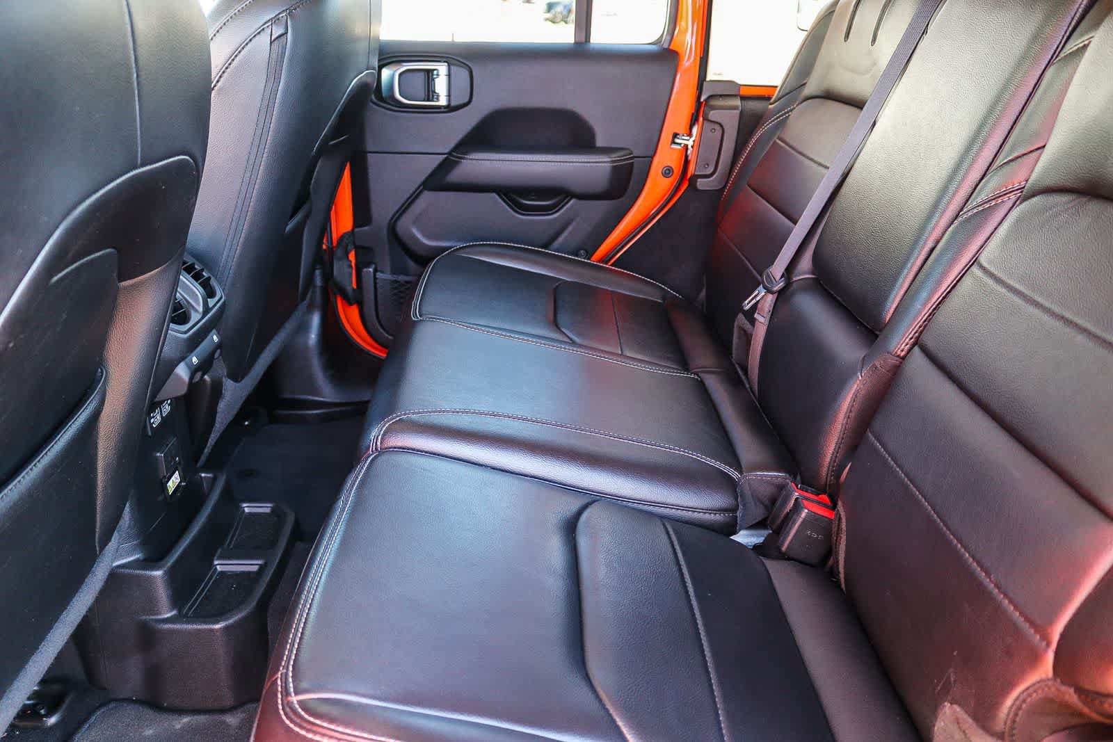 Used 2023 Jeep Wrangler Unlimited Sahara AWD/4WD image 18