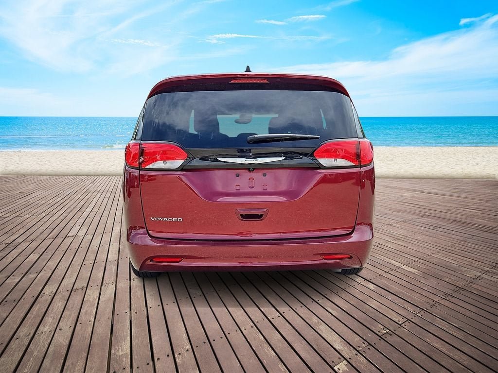 Used 2023 Chrysler Voyager LX FWD image 5