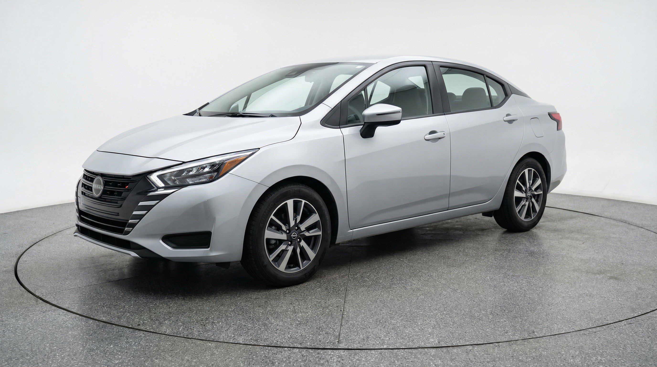Used 2025 Nissan Versa SV FWD image 3