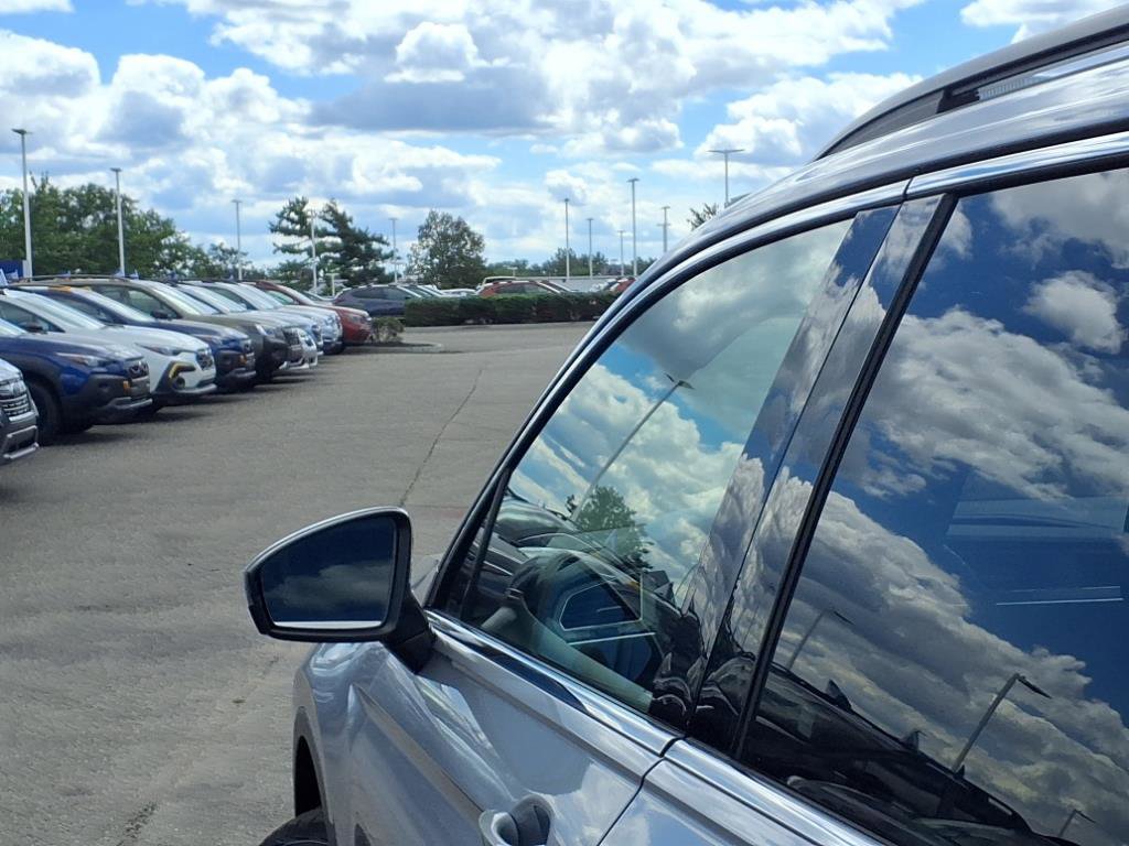 Used 2020 Volkswagen Tiguan SE image 23