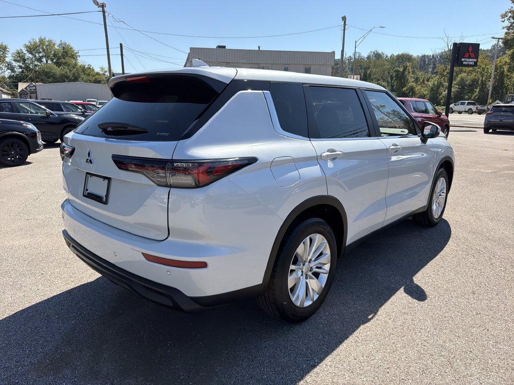 New 2026 Mitsubishi Outlander ES AWD/4WD image 4