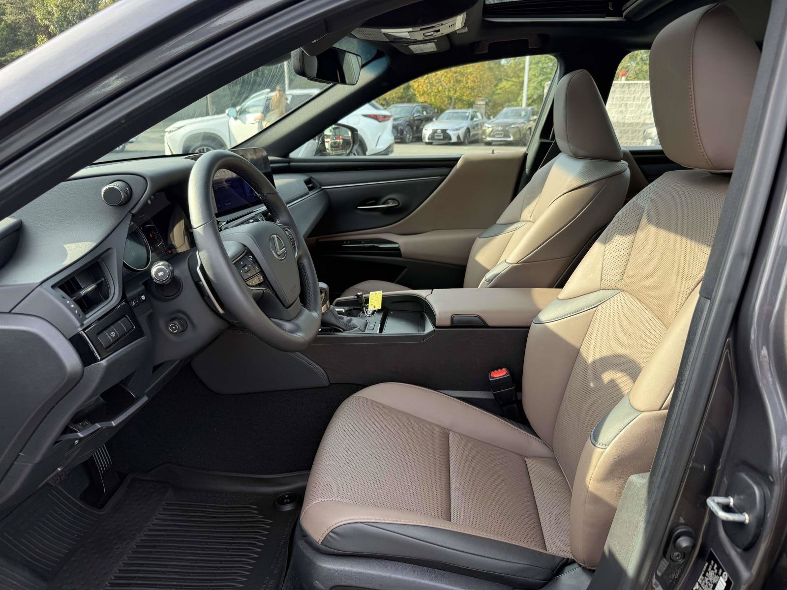 Used 2025 Lexus ES 350 w/ Premium Package FWD image 13