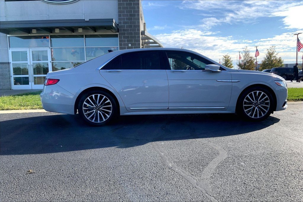 Used 2019 Lincoln Continental Select w/ Continental Climate Package FWD image 6