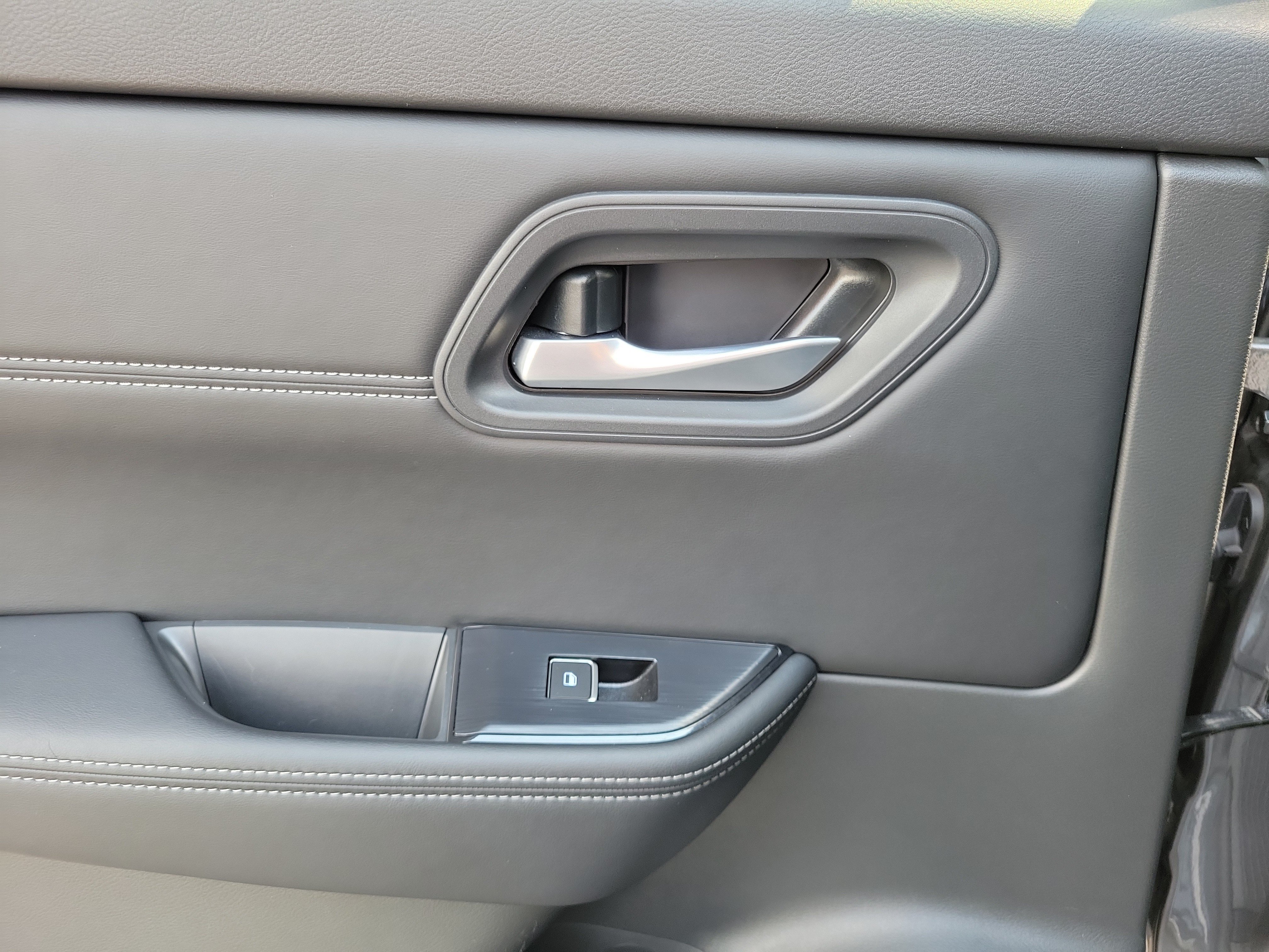 Certified 2025 Nissan Rogue SL AWD/4WD image 12