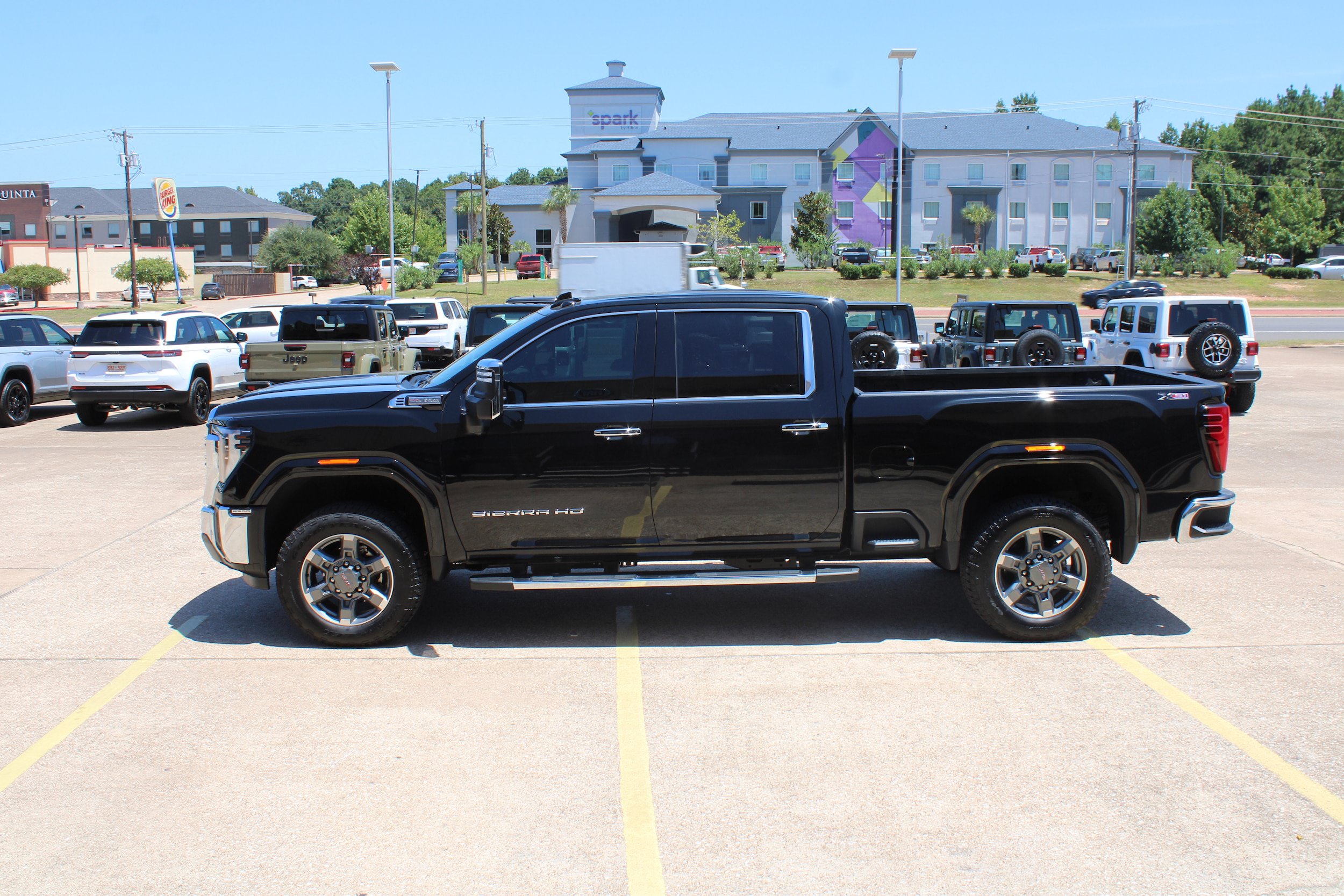 Used 2026 GMC Sierra 2500 SLT w/ SLT Premium Package AWD/4WD image 9