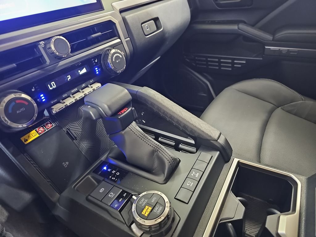 Used 2025 Toyota 4Runner TRD Off-Road Premium AWD/4WD image 27