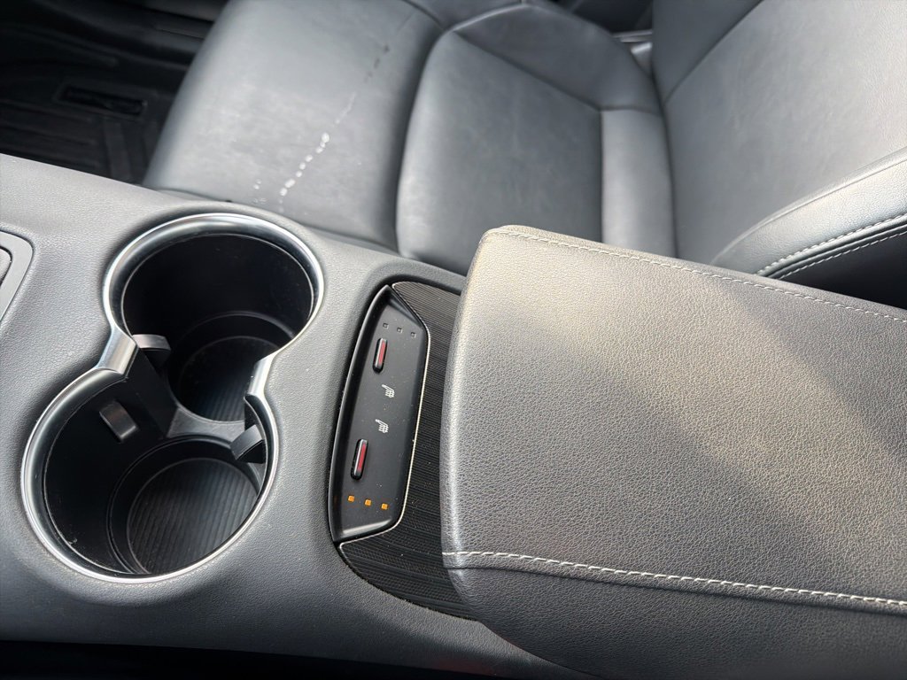 Used 2023 Toyota Venza XLE image 22