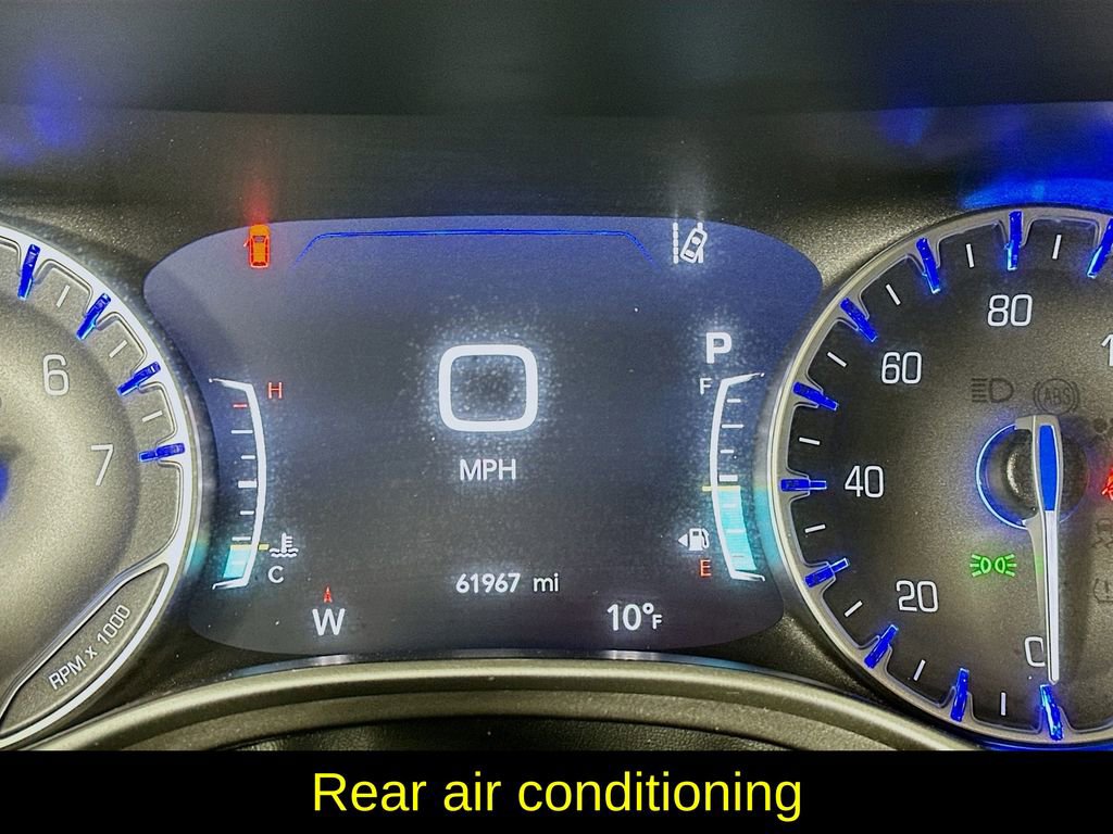 Used 2023 Chrysler Pacifica Touring-L image 17