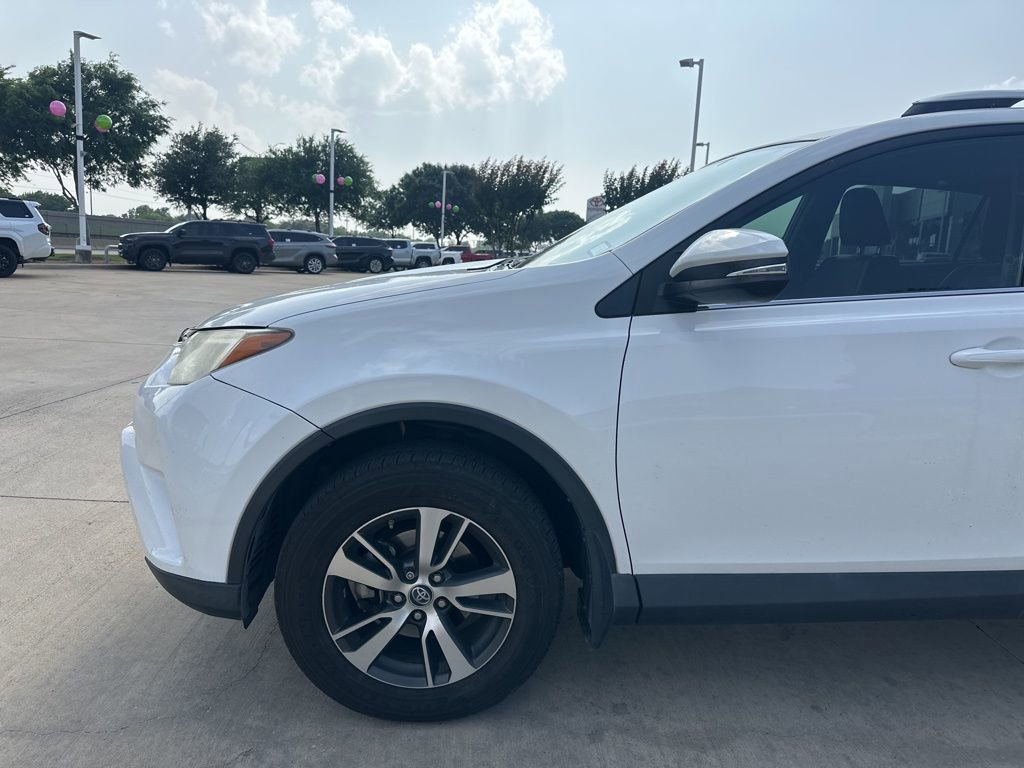 Used 2016 Toyota RAV4 XLE AWD/4WD image 2