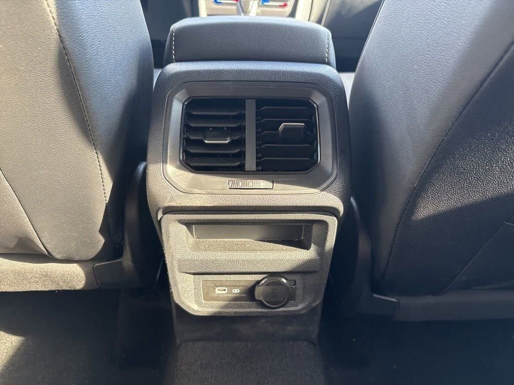 Used 2024 Volkswagen Tiguan SE image 18
