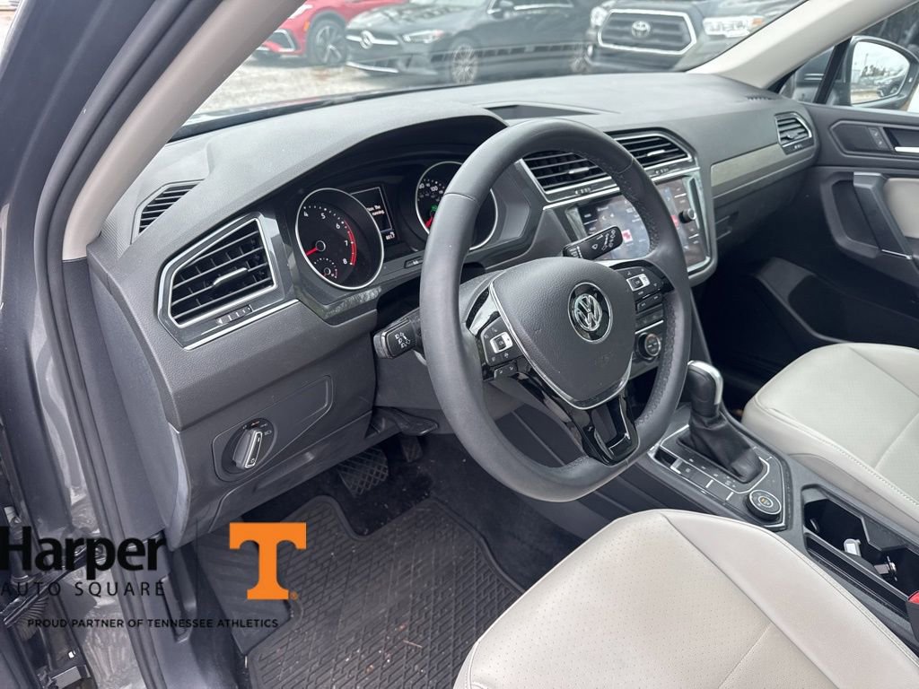 Used 2020 Volkswagen Tiguan SE w/ Panoramic Sunroof Package image 14