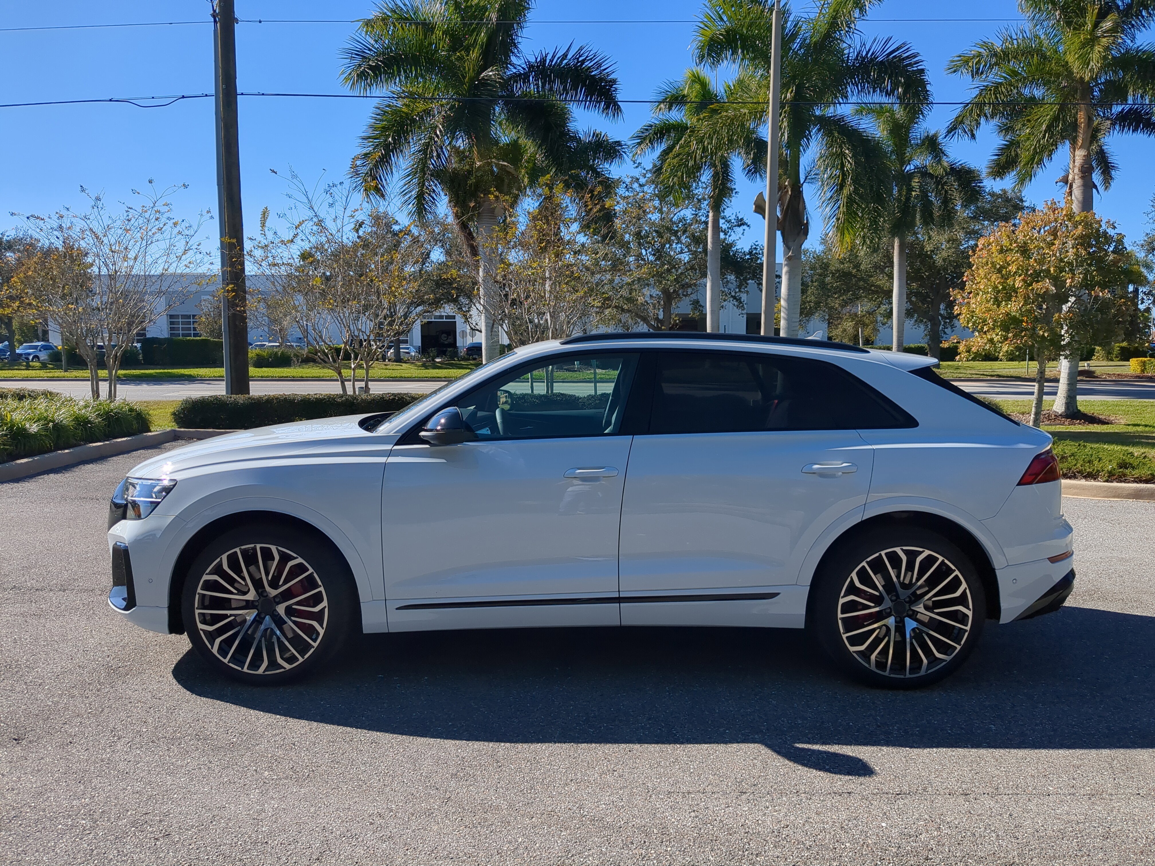 New 2026 Audi SQ8 Prestige image 7