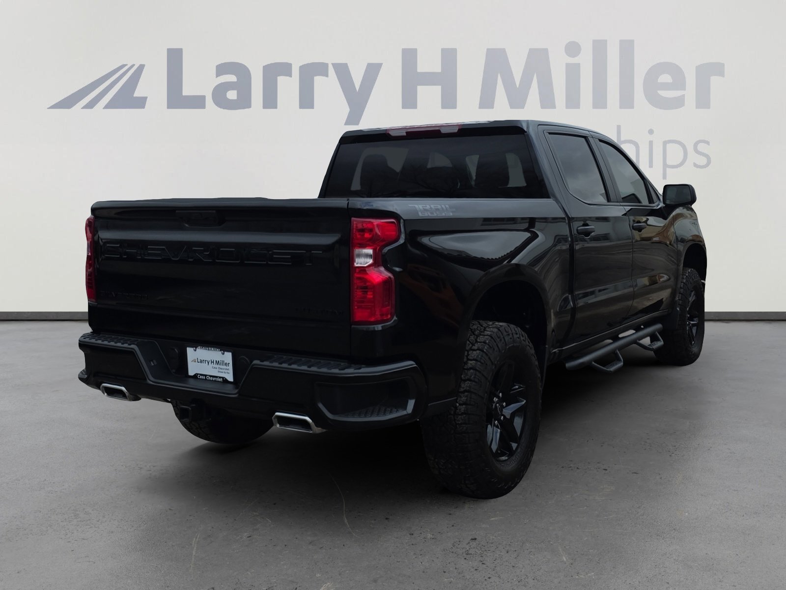 Used 2025 Chevrolet Silverado 1500 Custom Trail Boss w/ Midnight Edition image 5