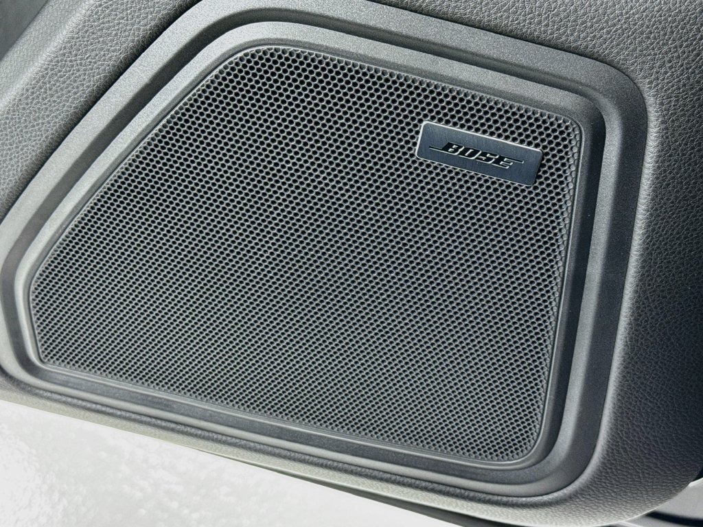 Certified 2025 Porsche Macan AWD/4WD image 12