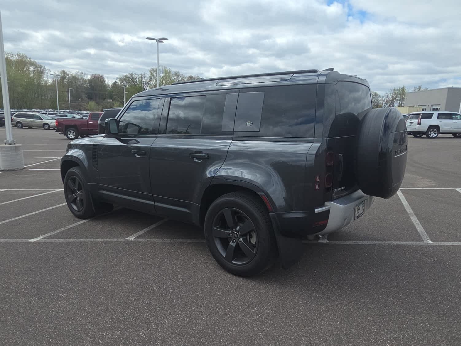 Used 2023 Land Rover Defender 110 SE AWD/4WD image 4