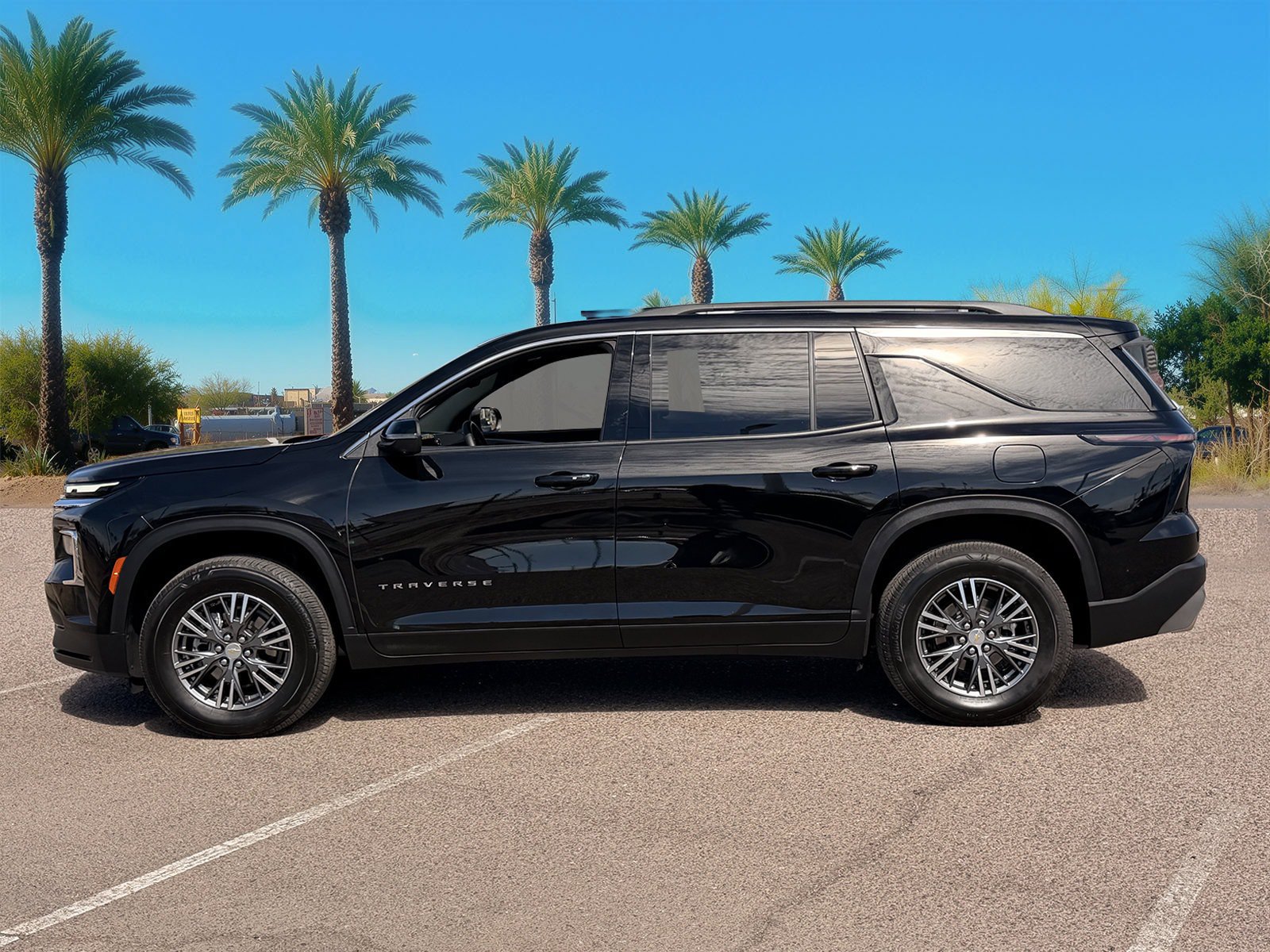 Used 2026 Chevrolet Traverse LT w/ Driver Confidence Package FWD image 2