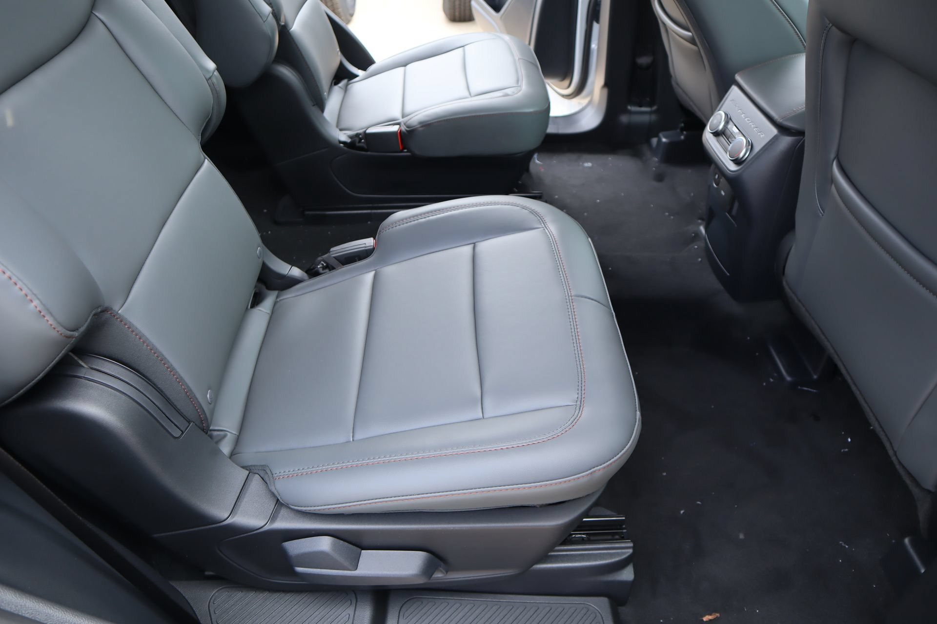 New 2026 Ford Explorer Active w/ Active Comfort Package AWD/4WD image 17