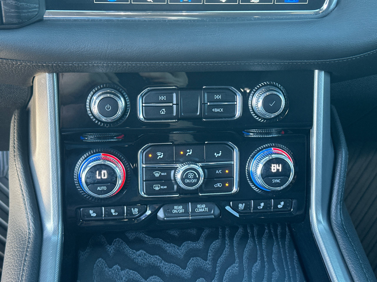 Used 2023 GMC Yukon XL Denali AWD/4WD image 31