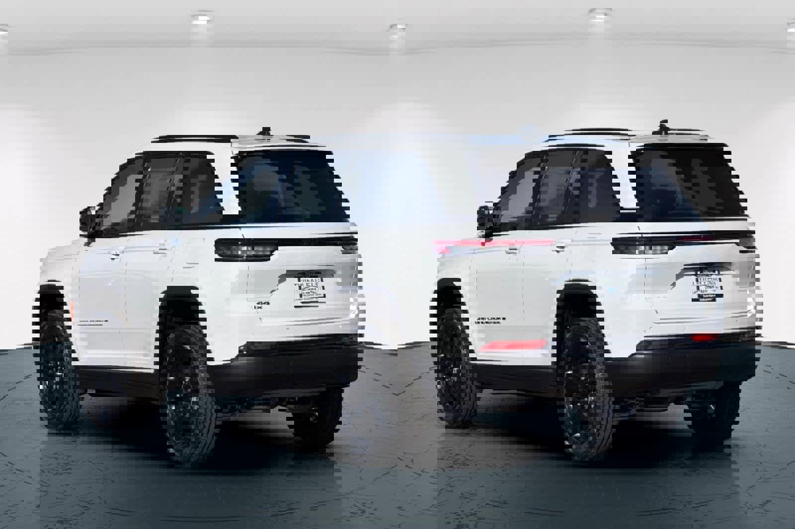 New 2025 Jeep Grand Cherokee Laredo image 8