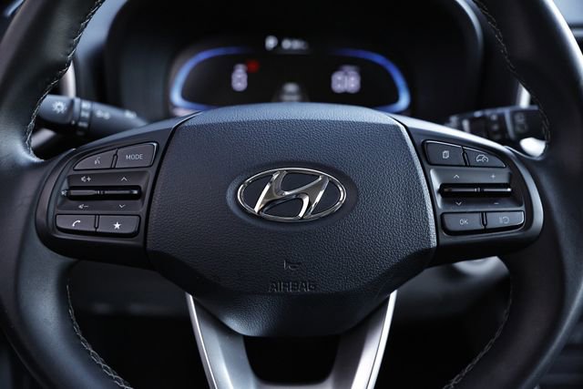 Used 2025 Hyundai Venue SEL FWD image 32