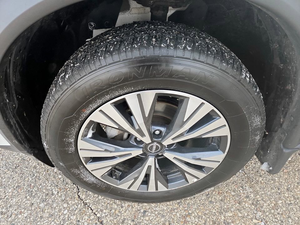 Used 2023 Nissan Rogue SV image 36