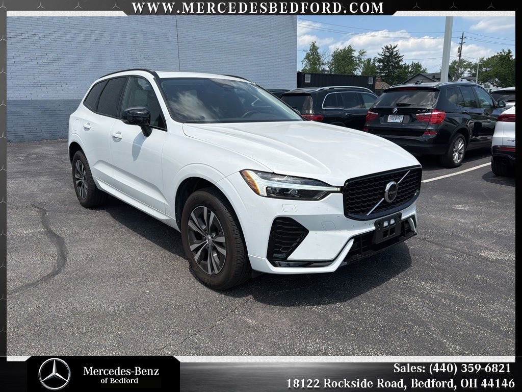 Used 2025 Volvo XC60 B5 Core AWD/4WD image 3