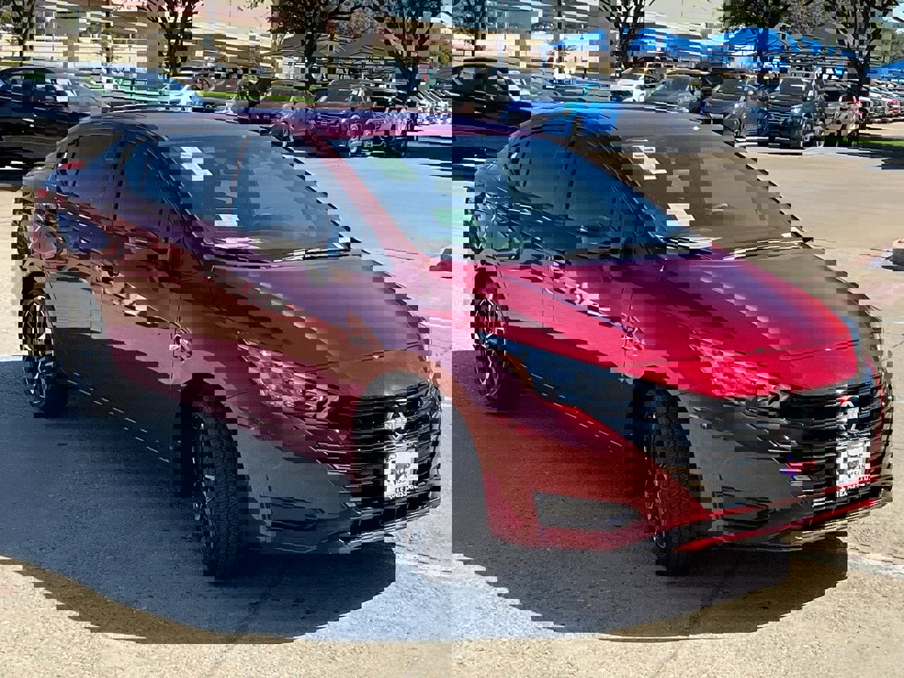 New 2025 Nissan Versa SR w/ Trunk Package image 4