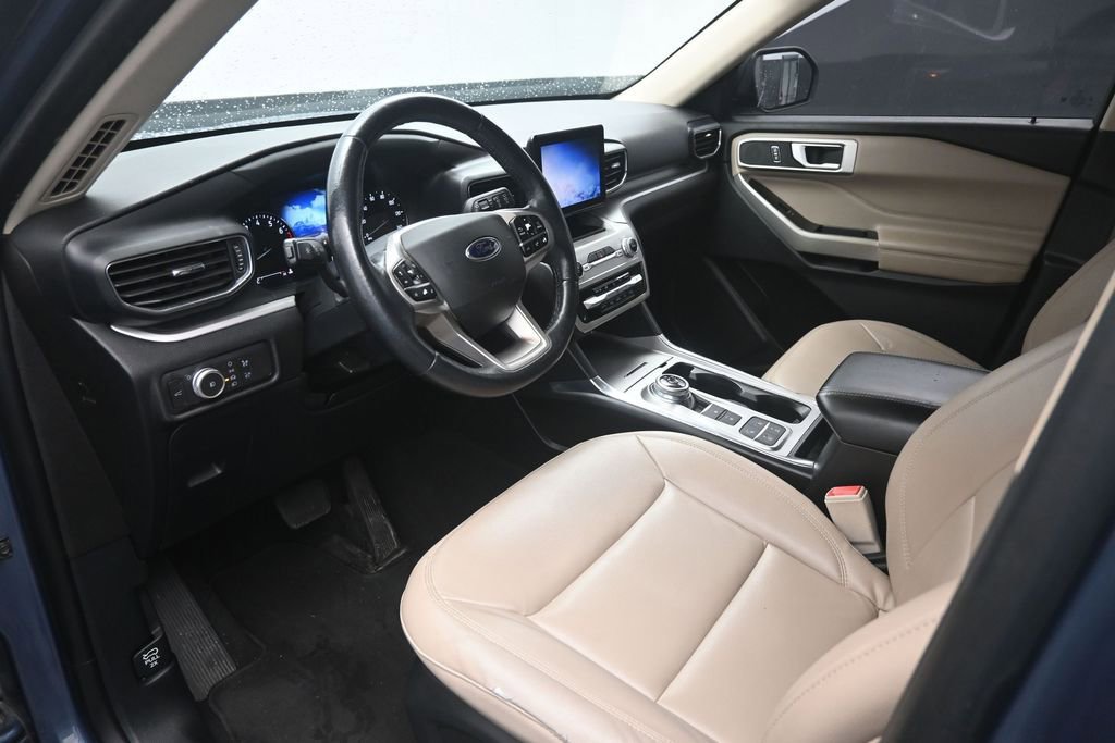 Used 2021 Ford Explorer XLT w/ Equipment Group 202A RWD image 19