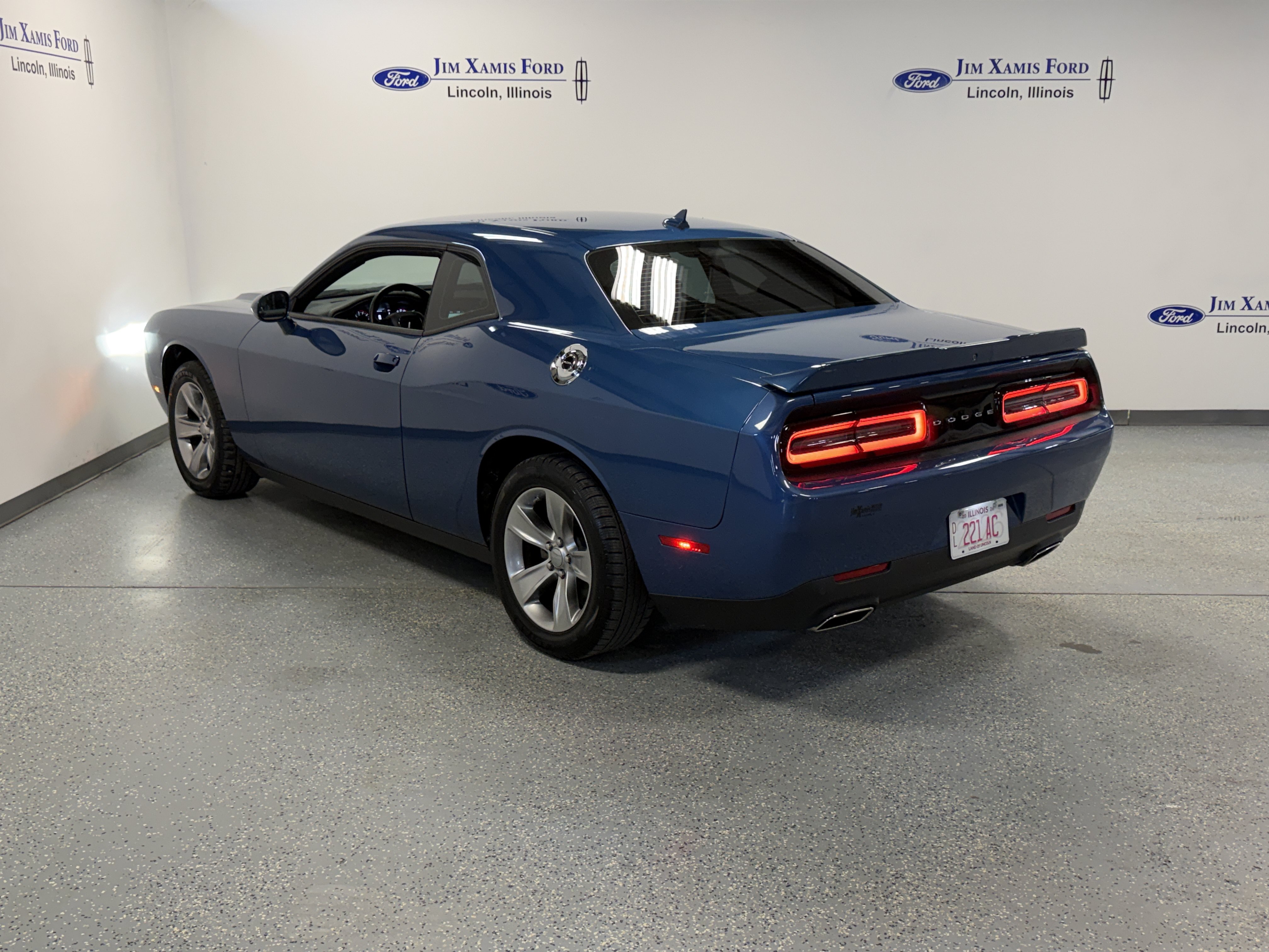 Used 2022 Dodge Challenger SXT w/ Driver Convenience Group RWD image 29