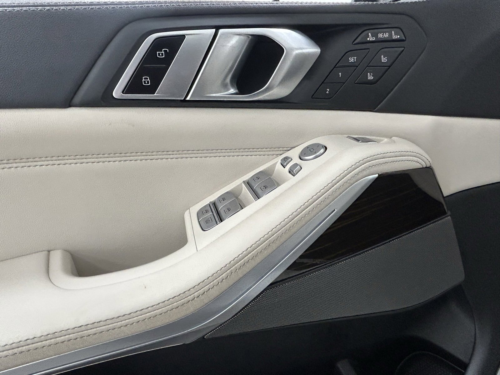 Used 2023 BMW X7 xDrive40i w/ Executive Package image 25