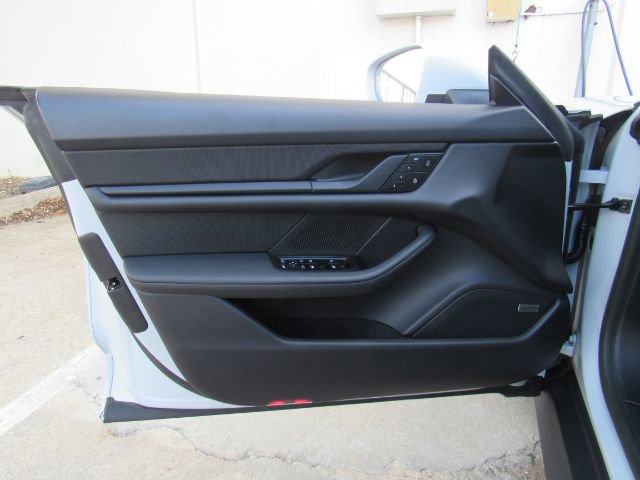 Used 2023 Porsche Taycan Premium Package w/ Premium Package image 15