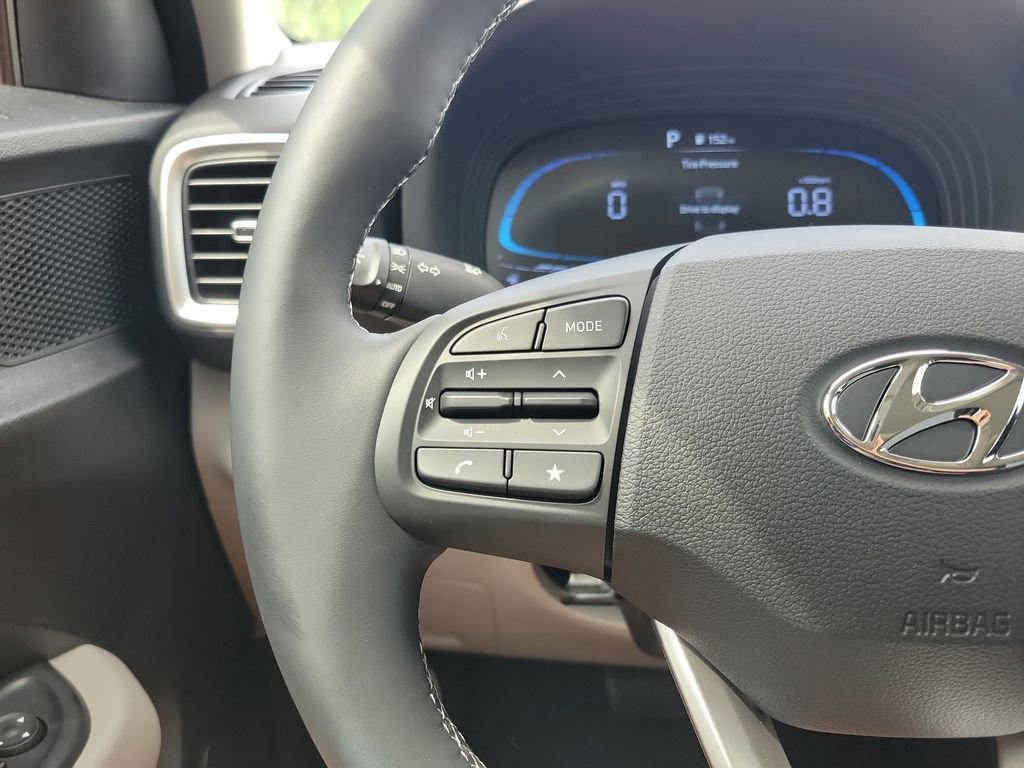 Certified 2025 Hyundai Venue SEL image 14