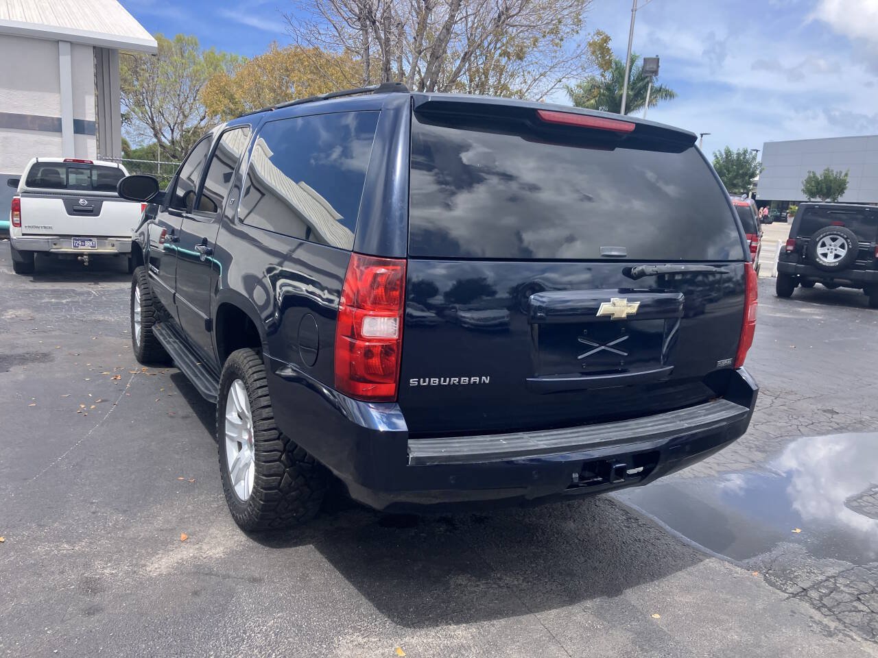 Used 2007 Chevrolet Suburban LT w/ LT Preferred Equipment Group RWD image 19