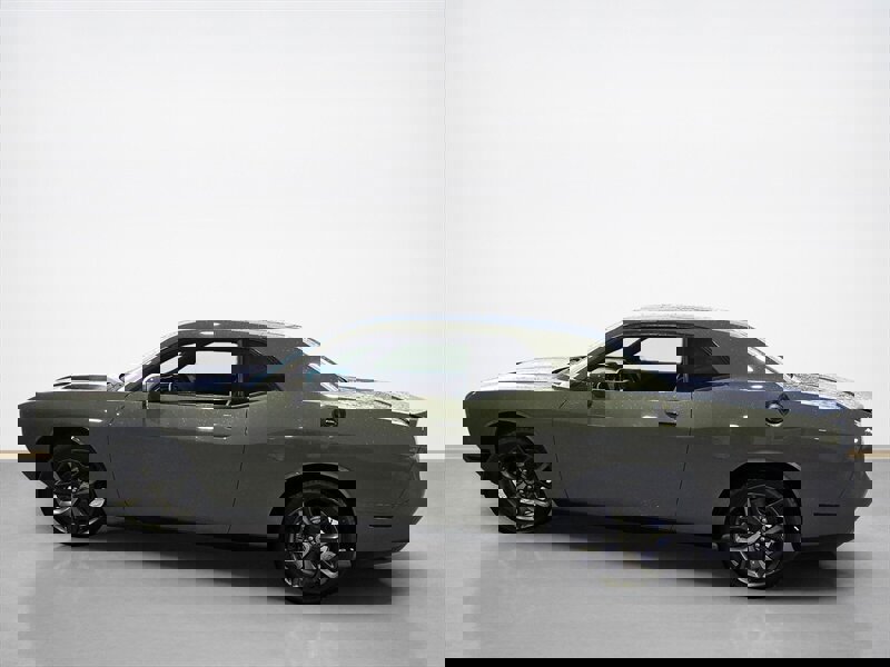 Used 2018 Dodge Challenger SXT Plus image 7