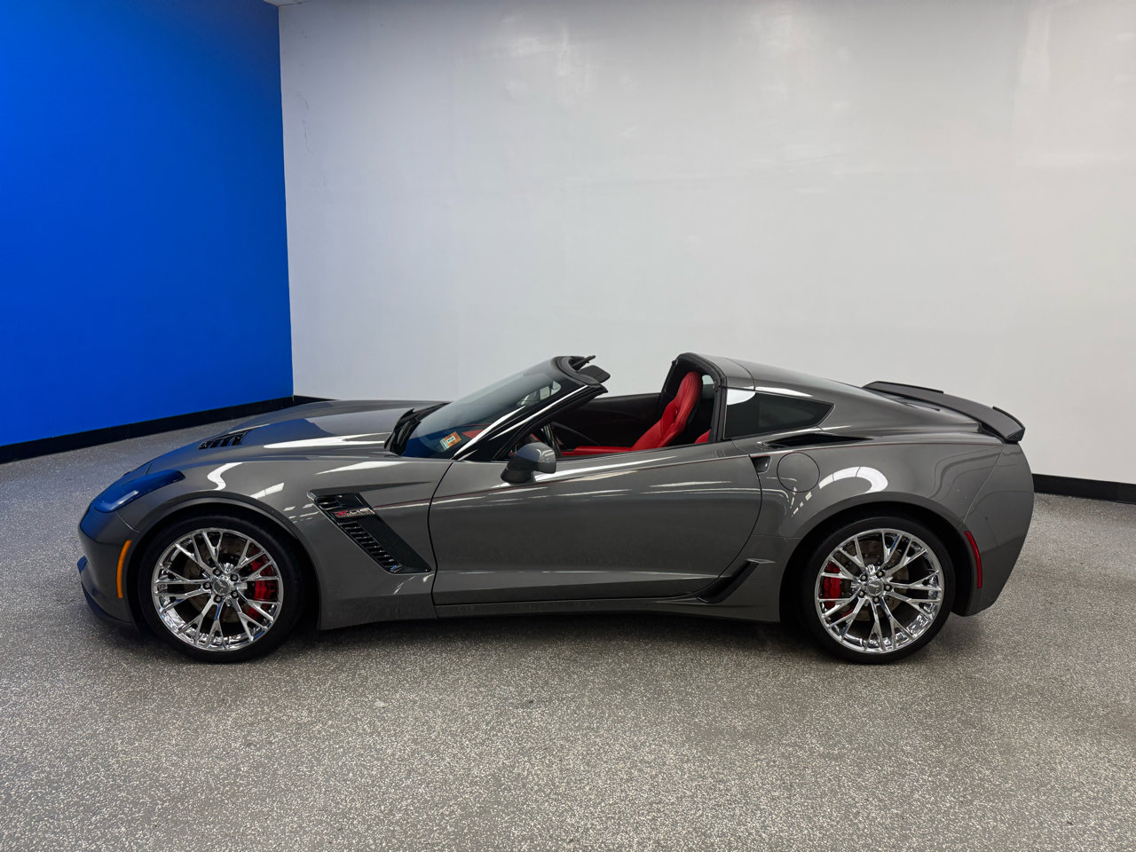 Used 2015 Chevrolet Corvette Z06 w/ 2LZ Preferred Equipment Group image 5
