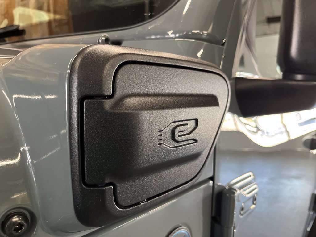 Used 2024 Jeep Wrangler Unlimited w/ Convenience Group AWD/4WD image 10
