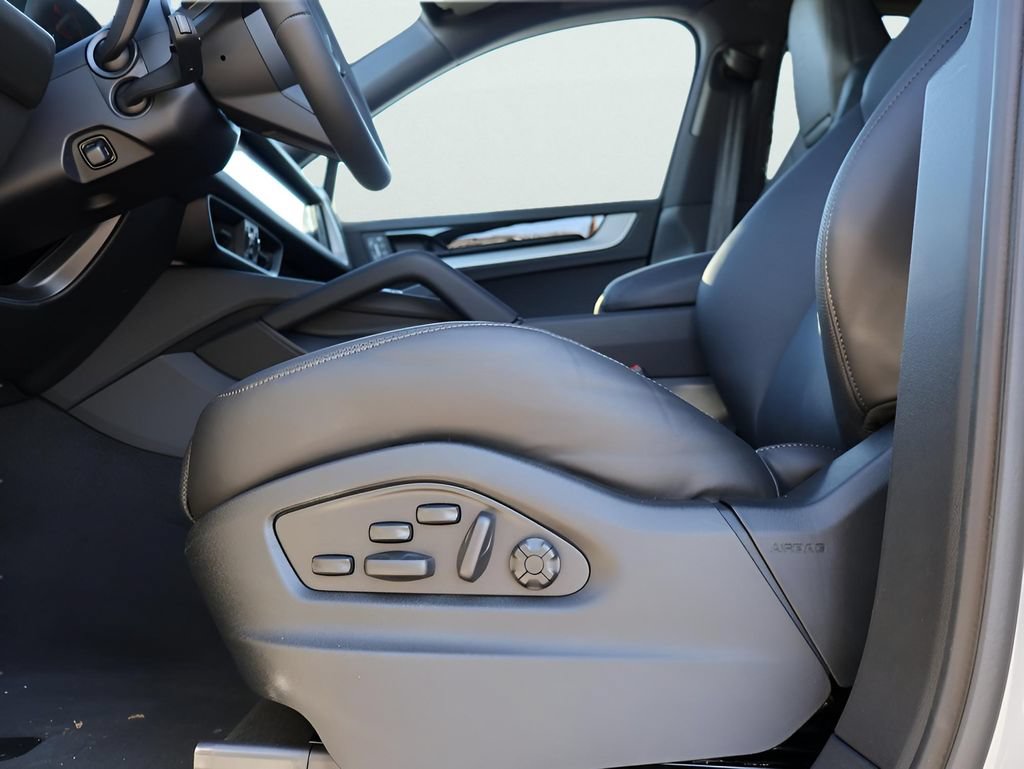 New 2026 Porsche Cayenne Coupe AWD/4WD image 36