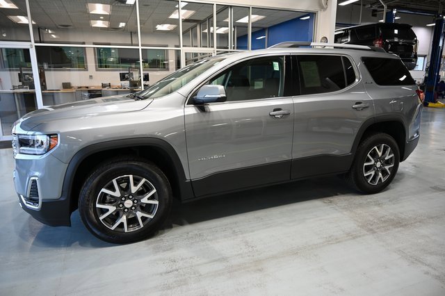 Used 2023 GMC Acadia SLE w/ Driver Convenience Package image 7