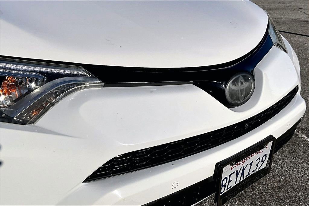 Used 2018 Toyota RAV4 SE w/ Advanced Technology Package image 33