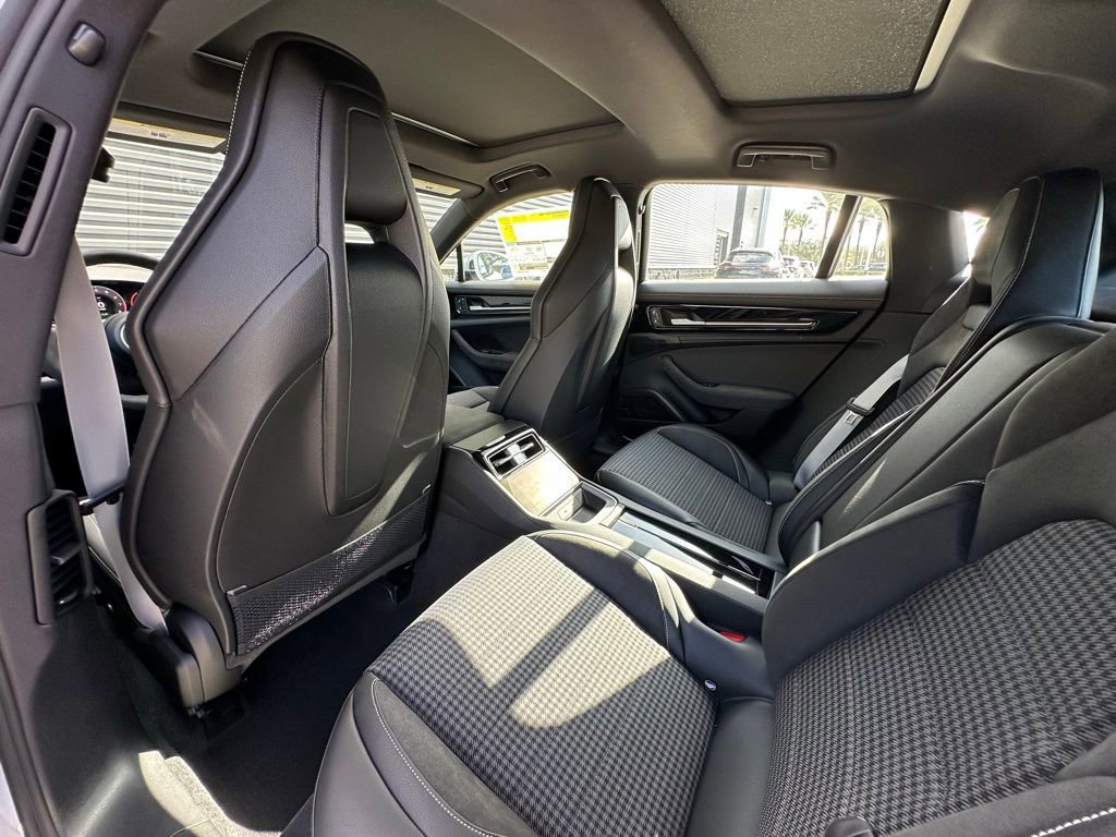Used 2025 Porsche Panamera 4 image 30