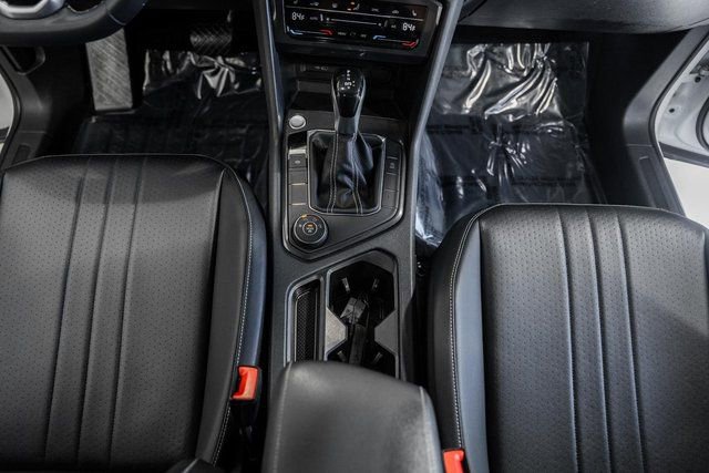 Used 2022 Volkswagen Tiguan SE w/ Panoramic Sunroof Package image 25