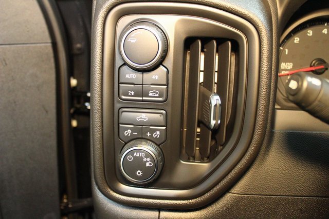 Used 2023 Chevrolet Silverado 1500 Custom image 14