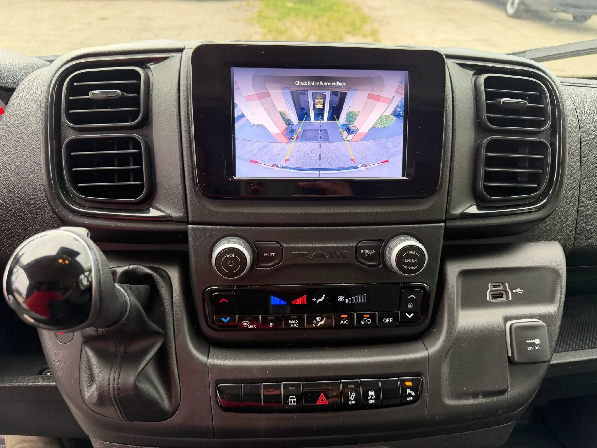 Used 2024 RAM ProMaster 2500 136 w/ Safety Group FWD image 16
