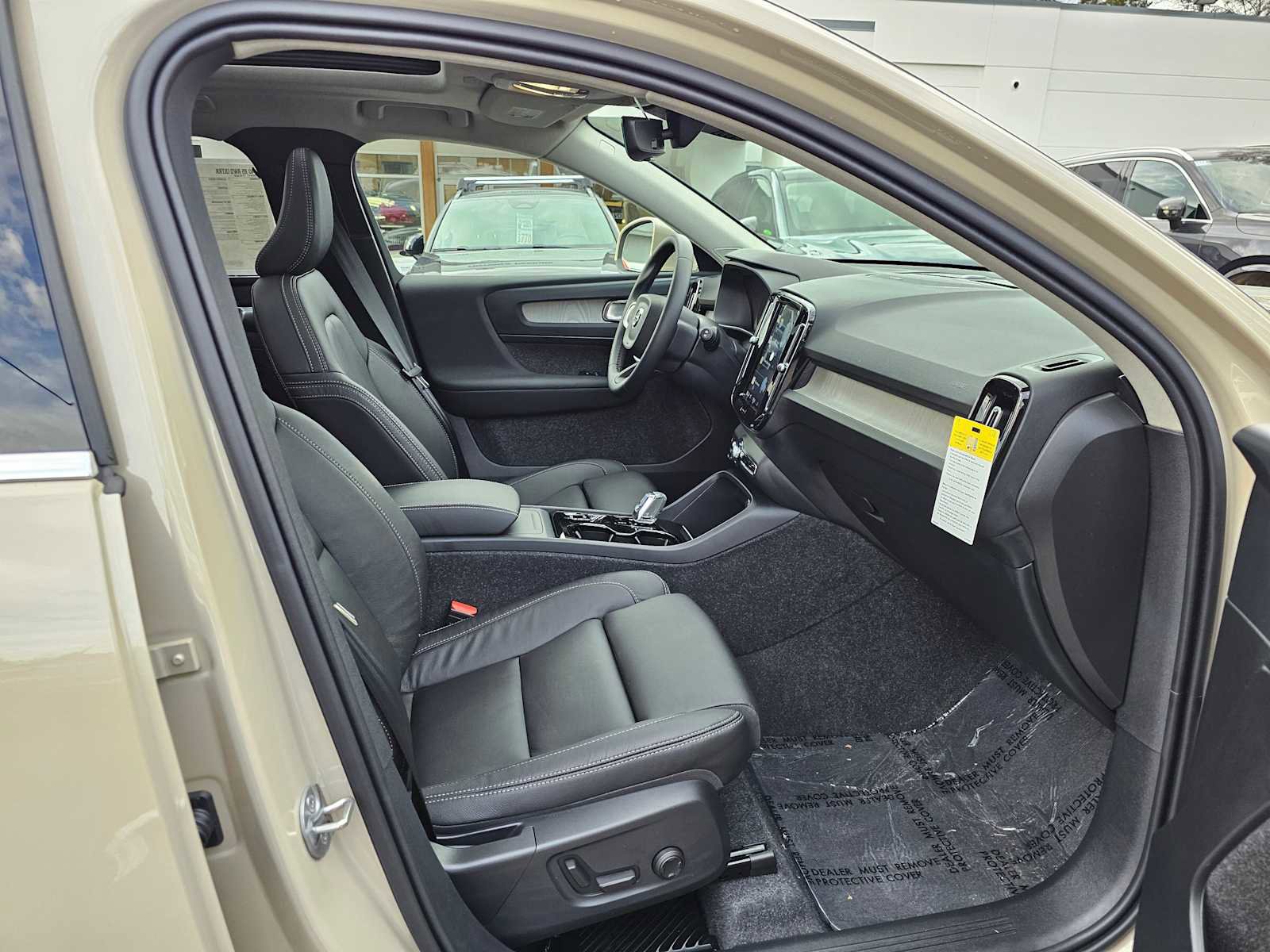 New 2025 Volvo XC40 B5 Ultra w/ Climate Package image 11