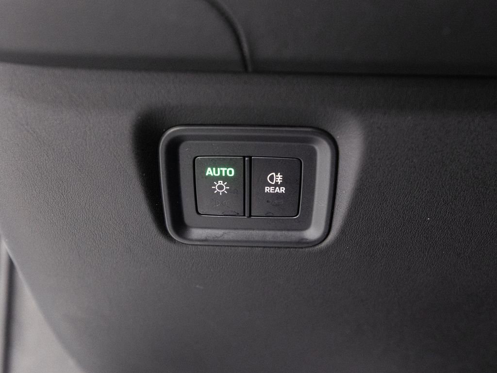 Used 2024 Porsche Cayenne S AWD/4WD image 9