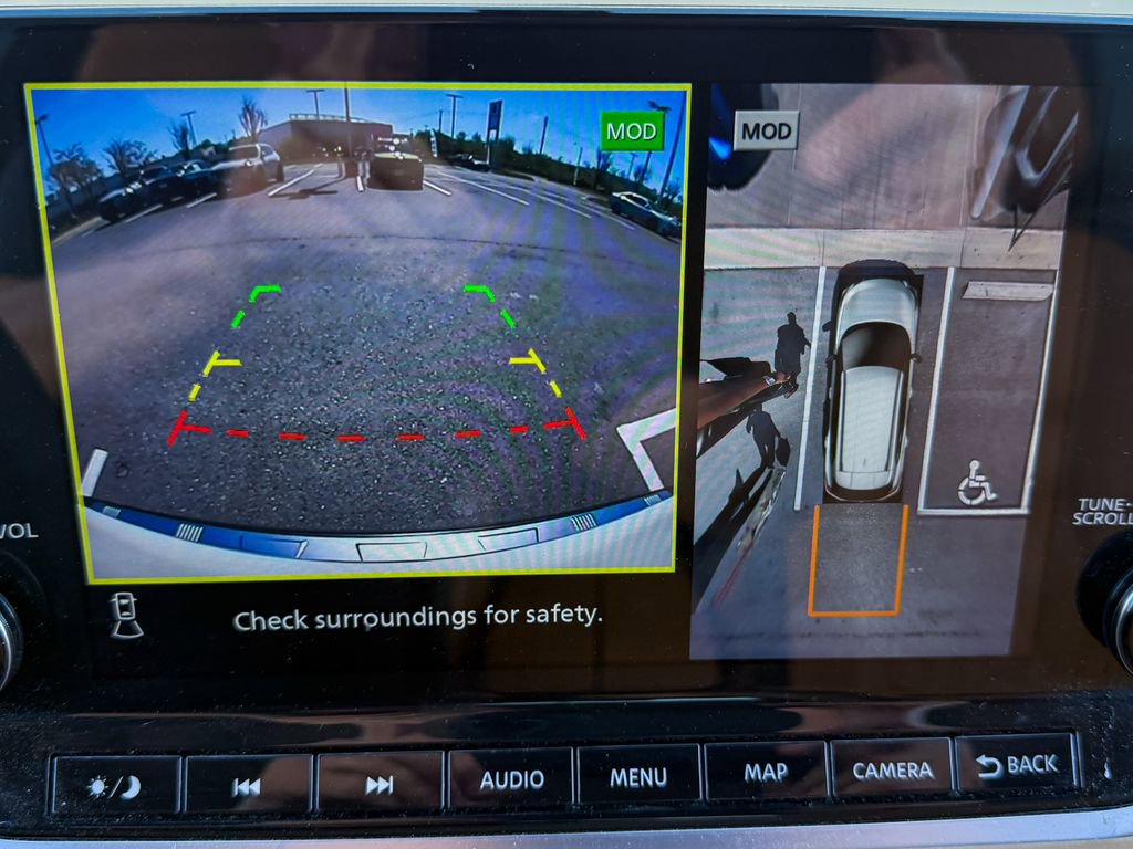 Used 2022 Nissan Rogue Platinum w/ Head-Up Display Package image 13