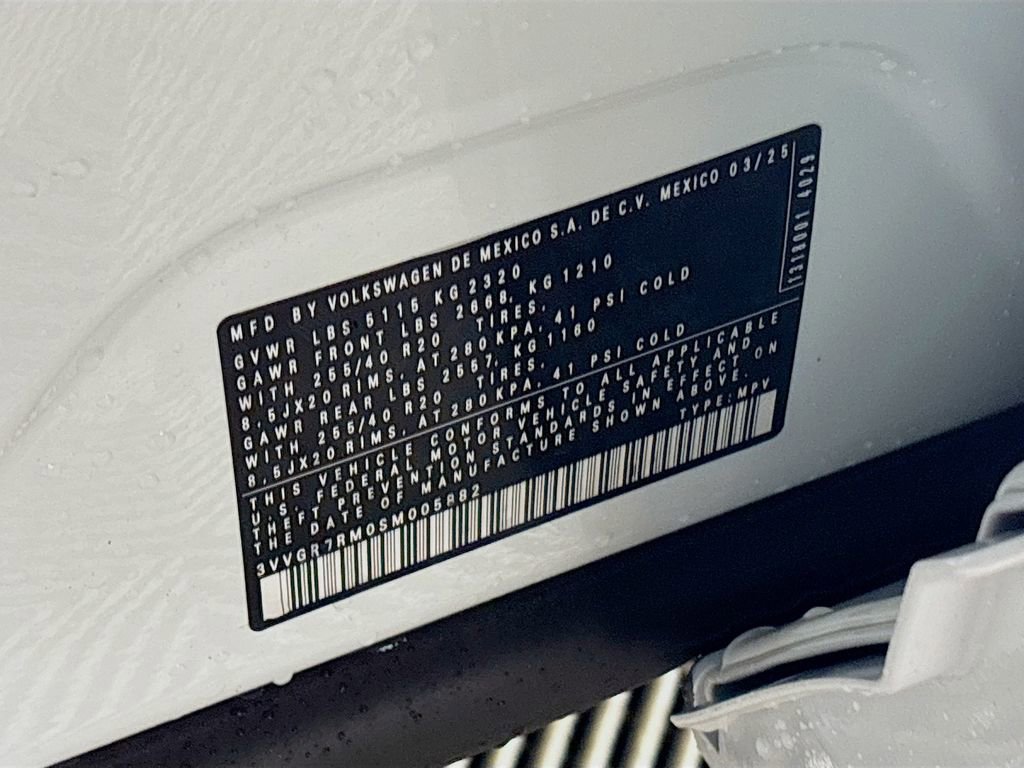 New 2025 Volkswagen Tiguan SE R-Line image 25