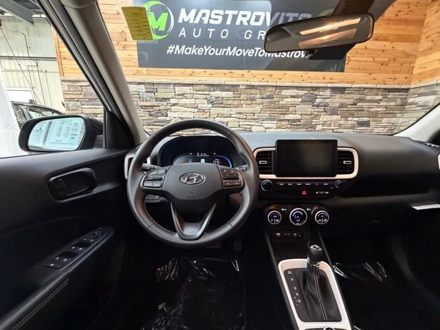 Used 2026 Hyundai Venue SEL FWD image 19