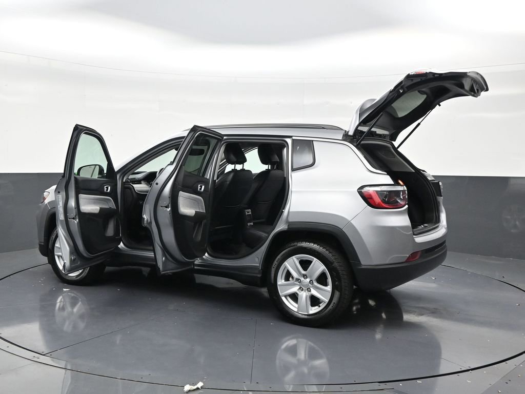 Used 2022 Jeep Compass Latitude FWD image 32