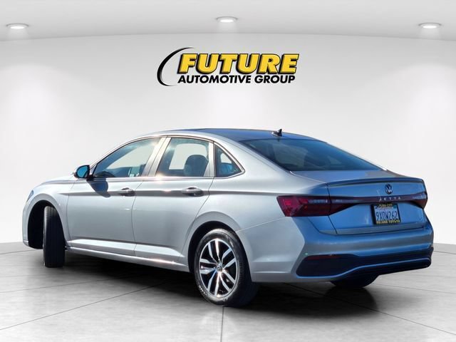 Used 2025 Volkswagen Jetta SE FWD image 7